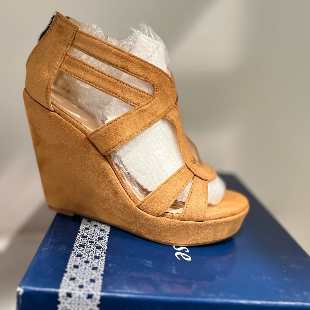 La Rosa Wedge heels - Size 6.5 US